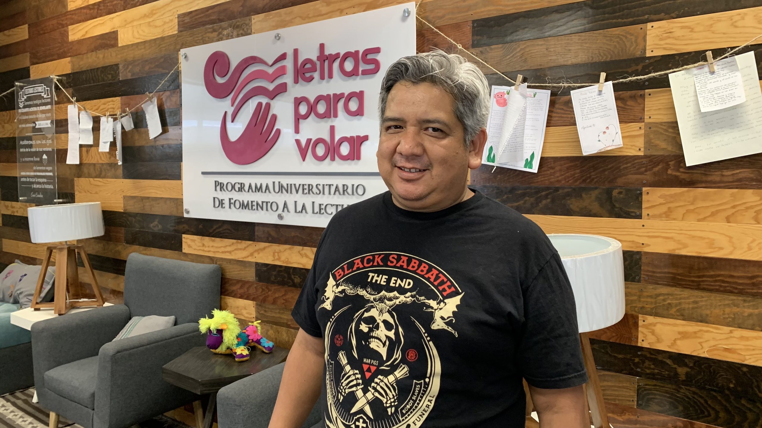 Selección de obras literarias dirigidas a lectores adolescentes, dentro de la Sala de Lectura de la Prepa 7. Fotografía: Iván Serrano Jauregui