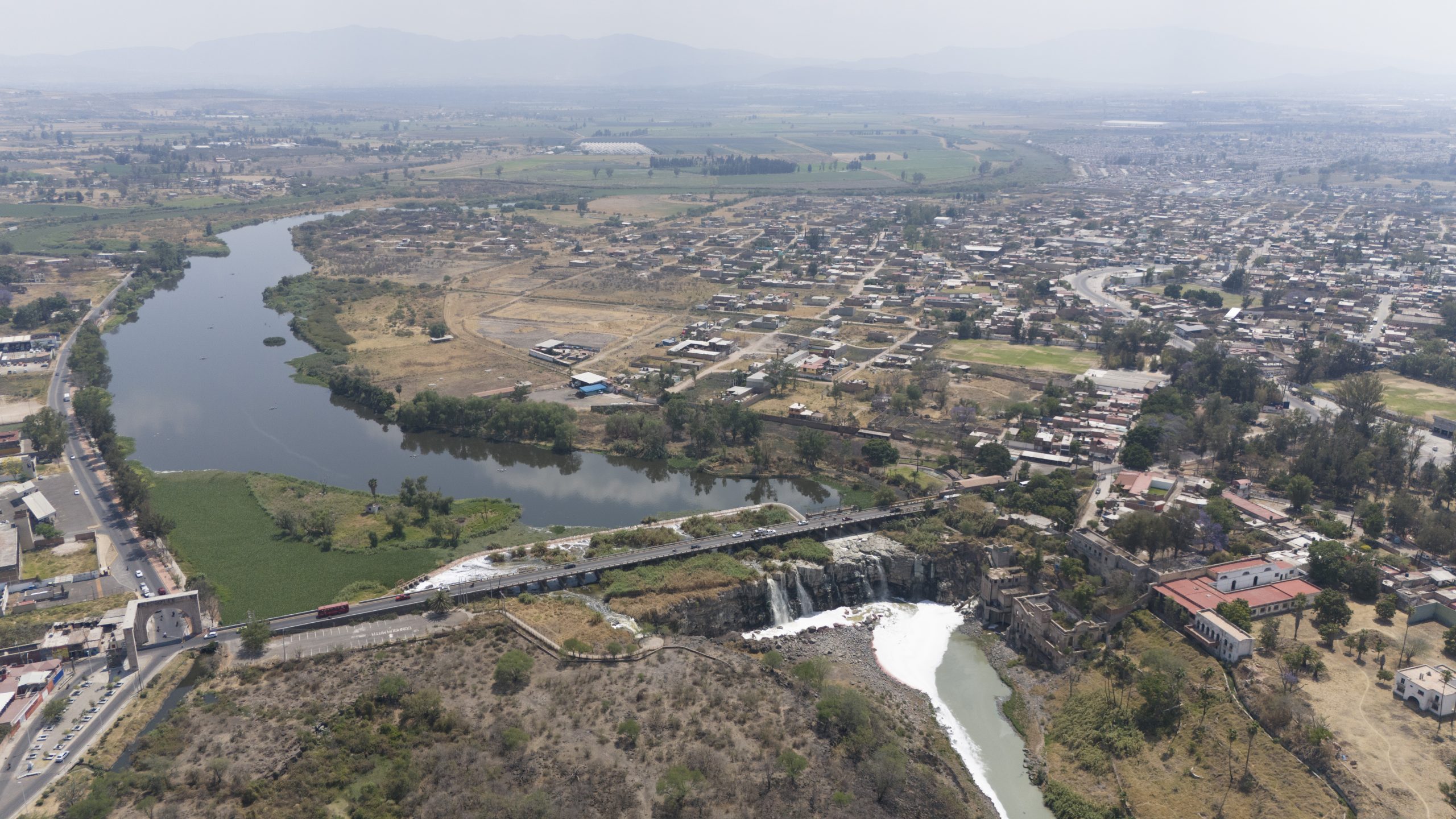 Río Santiago en la división de los municipios de Juanacatlán y El Salto, visto desde las alturas. Fotografia: Leopoldo Garnica