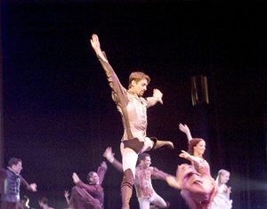 La reina baila entre muertos