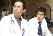 Médicos entregados a la comunidad