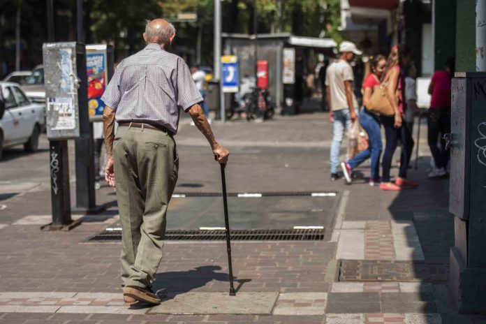 Dispositivo para cuidar a adultos mayores