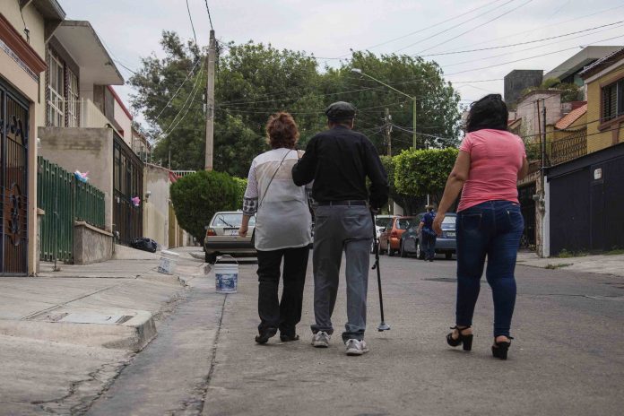 Dispositivo para cuidar a adultos mayores