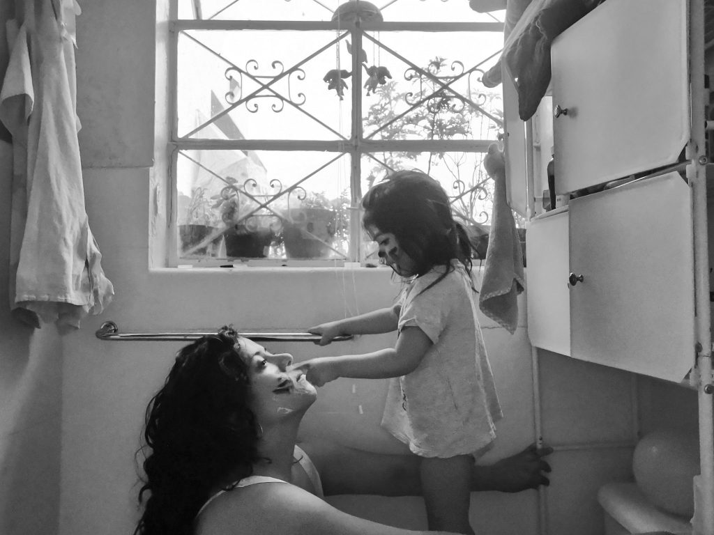 "La cuarentena, la maternidad y sus contradicciones". Fotografía: Alejandra Leyva