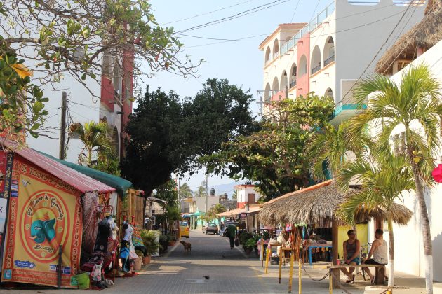 Calles de Barra de Navidad. Fotografía: Iván Serrano Jauregui