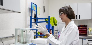 La doctora Lourdes Mónica Bravo Anaya recibió sus doctorados en Ciencias en Ingeniería Química y en Mecánica de Fluidos, Procesos y Energía en el 2015 por parte del CUCEI de la Universidad de Guadalajara