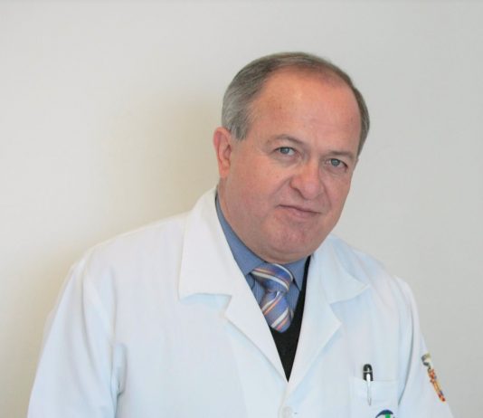 Reconocen trayectoria del doctor Sergio Fajardo Dueñas