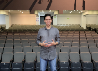 Alan Gutiérrez, egresado del CUAAD, creador de Voy Al Teatro