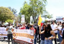 Preparatoria de Ocotlán marcha con banda de guerra por la autonomía universitaria