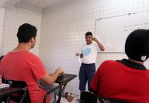 Espacios en Preparatoria 7 para que estudiantes sordos cursen educación media superior