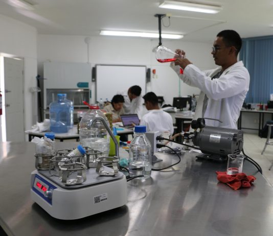 Desafía UdeG a doctorandos a exponer su tesis en 3 minutos