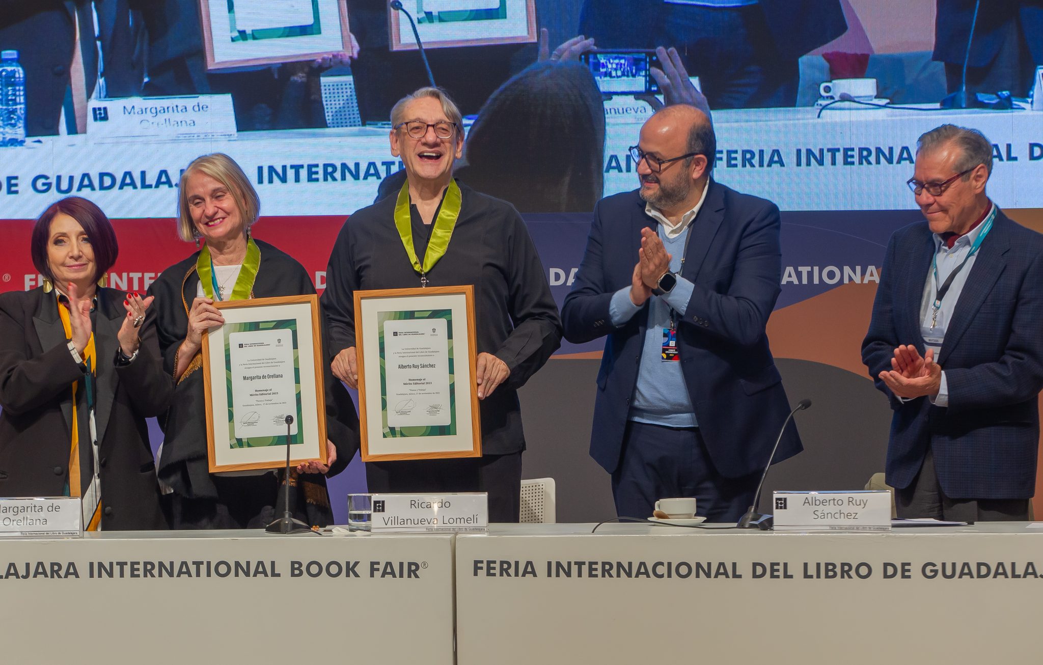 Homenaje al Mérito Editorial para Margarita de Orellana y Alberto Ruy Sánchez, creadores de Artes de México con la participación de Marisol Shulz Directora General de la Feria, el Rector de la Universidad de Guadalajara Ricardo Villanueva y el escritor Alfonso Alfaro en la XXXVII Feria Internacional del Libro de Guadalajara. Guadalajara, Jalisco. México. Lunes 27 de noviembre del 2023. (© FIL/Eva Becerra)