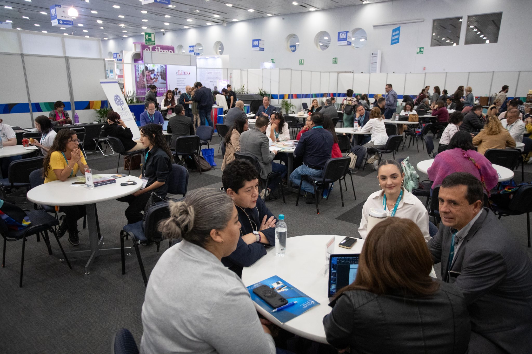 Centro de Negocios para profesionales dentro de la 37 Feria Internacional del Libro en Guadalajara. Martes 28 de Noviembre del 2023, Guadalajara, Jalisco, México. Foto: Carlos Zepeda