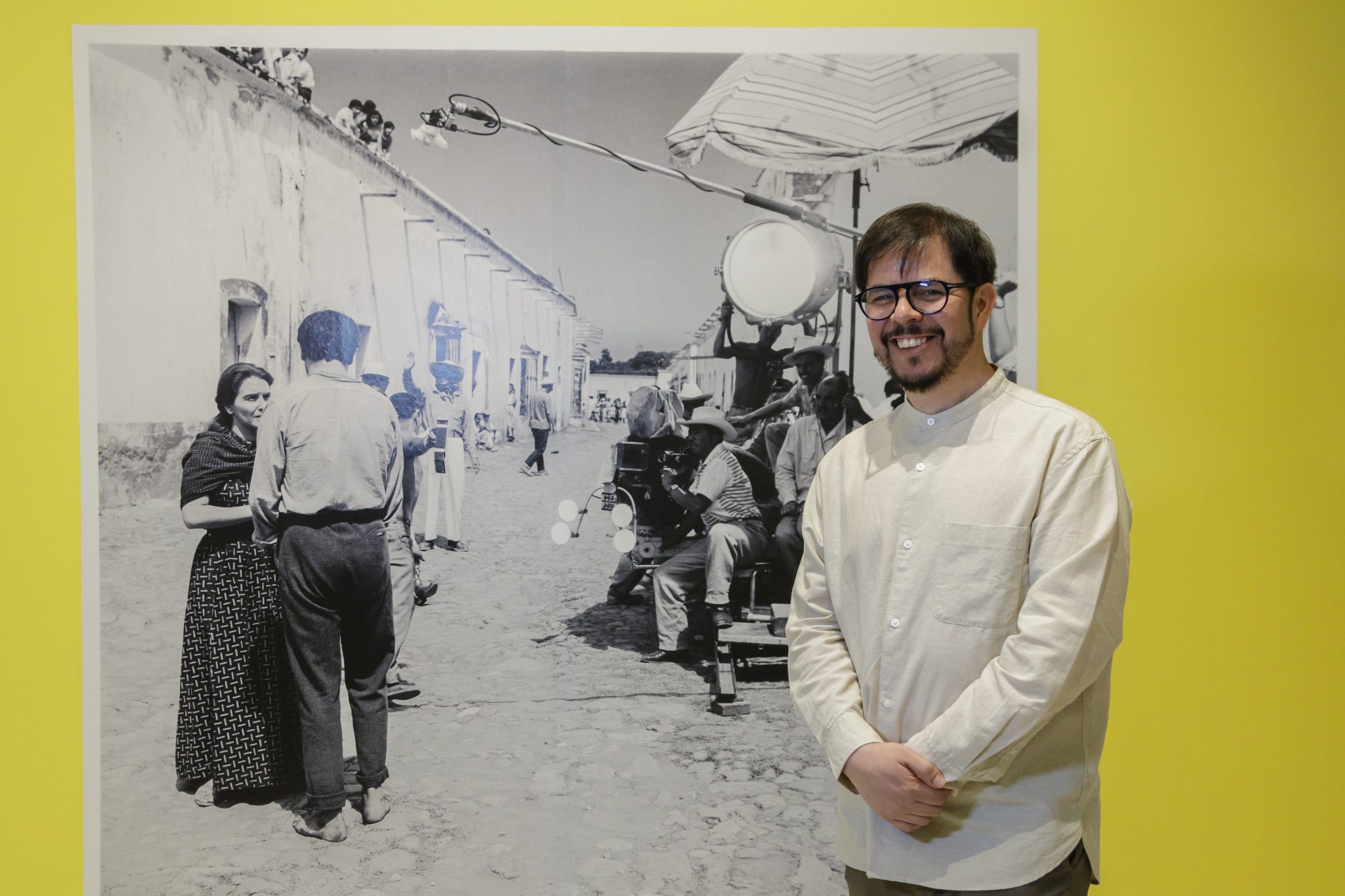 Exposición de fotografías realizadas por Manuel Álvarez Bravo para la película de Luis Buñuel, "Nazarín". En la foto: el curador Héctor M. Orozco Velázquez; en la edición 39 del Festival Internacional de Cine en Guadalajara (FICG). Guadalajara, Jalisco, México. Jueves 6 de junio de 2024. Foto © FICG / Ana Cristina Rodríguez M