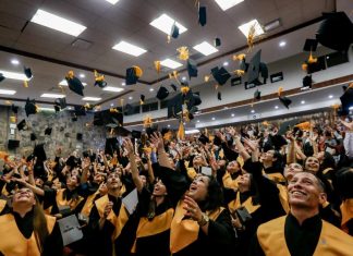 Egresan los primeros estudiantes del CUGDL