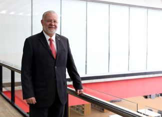 Trinidad Padilla es el nuevo presidente de la FIL
