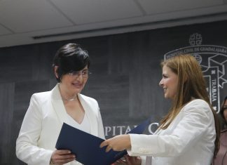 Rectora General entrega nombramientos a directores de Hospitales Civiles