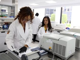 UdeG oferta una veintena de carreras del área de la salud
