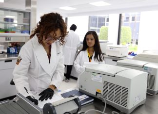 UdeG oferta una veintena de carreras del área de la salud