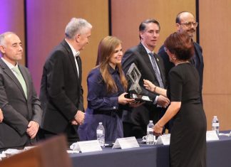 Entregan galardón DINARQ a universitarios en celebración del Día del Arquitecto