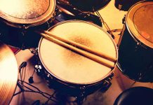 ¿Qué hace una persona en un taller de batería sin tener una?