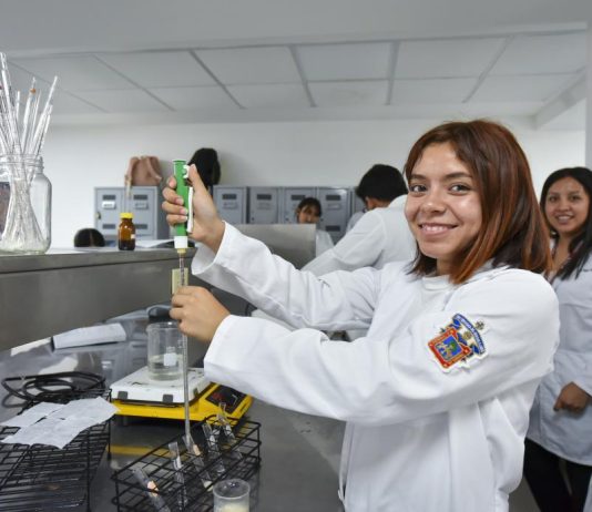 Publicarán en 2026 beca PEEES UdeG