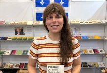 Kev Lambert: una escritora que encuentra magia en el acto de crear