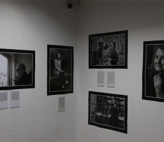 Fotógrafo barcelonés Kim Manresa donó parte de su obra a la BPEJ