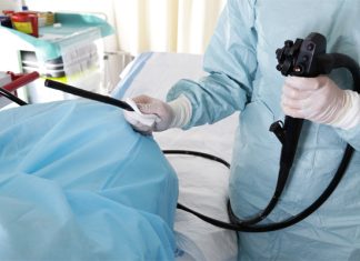 Cáncer de colon se presenta cada vez en personas más jóvenes