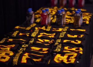 Estrena Jersey equipo de futbol americano Leones Negros