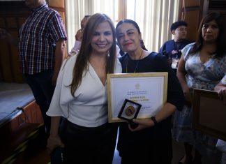 Karla Planter entrega Premio “Irene Robledo Garcia” a mujeres destacadas