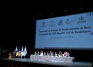 Rectora General entrega nombramientos de base a personal médico, técnico y de servicio del HCG