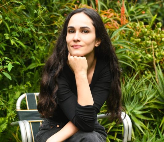 “La poesía nos permite habitar el misterio”: María Gómez de León