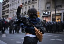 Jóvenes del mundo salen a la calle