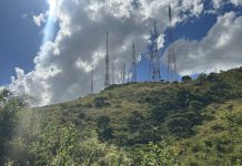 Rumbo a las antenas, cuesta arriba en el Cerro del Cuatro